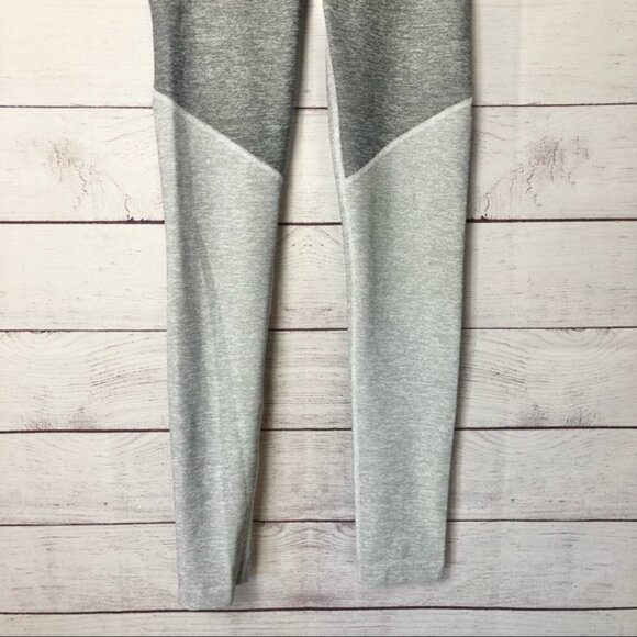 Outdoor Voices Two-Tone Gray Colorblock Warm Up Legging 7/8 XS - Picture 7 of 9